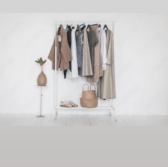 Meet your Posher, Adriana - Picture 2 of 5